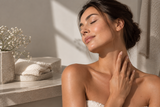 Hals richtig pflegen: Warum deine Skincare nicht am Kinn enden sollte
